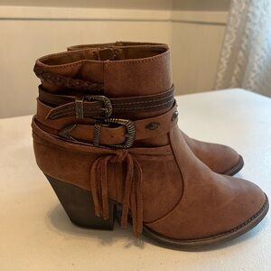 Jellypop Jennifer Tan Booties Size 9
